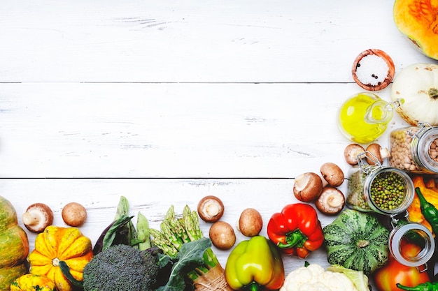 Ingrediente colorate pe blat